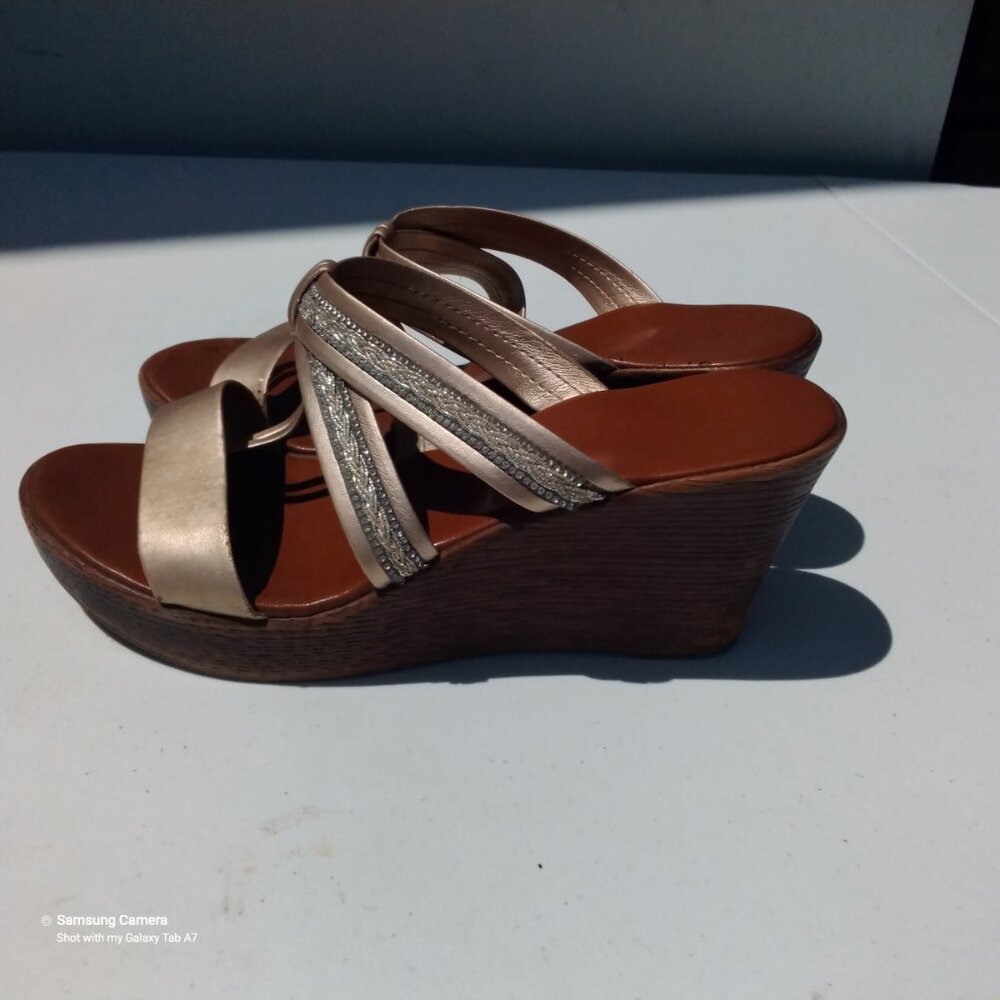 Contesa Italian Shoemaker Gold Strap Rhinestone 1" Platform 3.5" Wedges GUC 9M